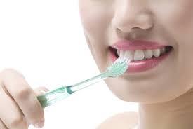 歯磨きの正しいやり方を虫歯の治療中に歯医者さんに教えてもらいました